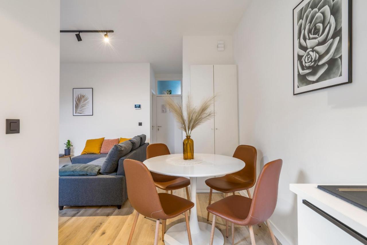Appartement Cosy, Furnished & Renovated Flat With Outside Lounge à Gand Extérieur photo